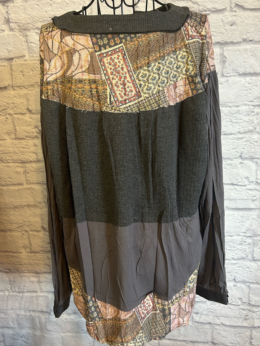 POL Mixed Print Patchwork Balloon Sleeve Charcoal Henley Pullover Top - Picture 7 of 9